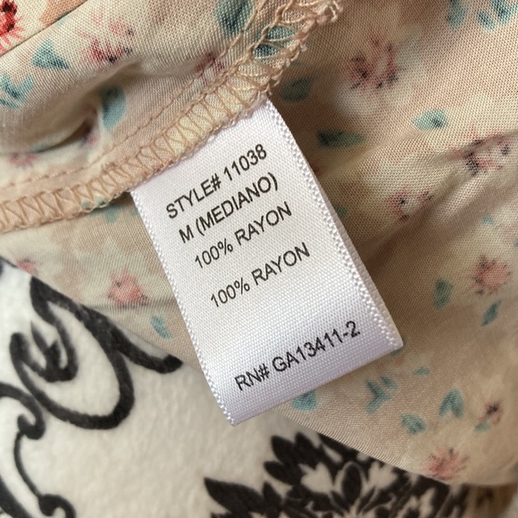 BAJEE COLLECTION | Women’s Scoop Neck Floral Sleeveless Blouse - Picture 5 of 9